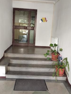 Garsoniera  decomandata 40 mp -locuit sa birou-5 minute metrou Timpuri Noi  - imagine 7