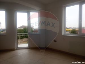 Apartament cu 3 camere de vânzare în zona Micalaca - imagine 9