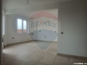 Apartament cu 3 camere de vânzare în zona Micalaca - imagine 2