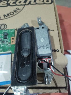 set 2 difuzoare vestel 30079437 8ohm 12w de pe tv Horizon 43hl8500u