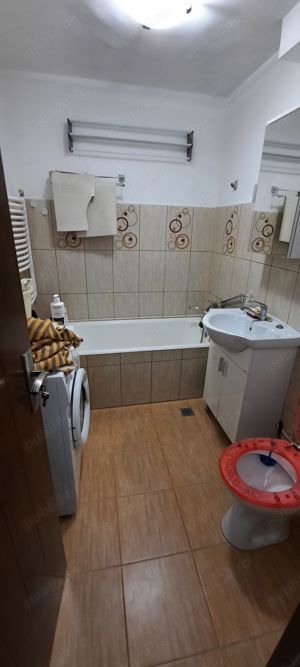 Închiriez apartament 2 camere bloc 4 etaje ,etaj intermediar  - imagine 6