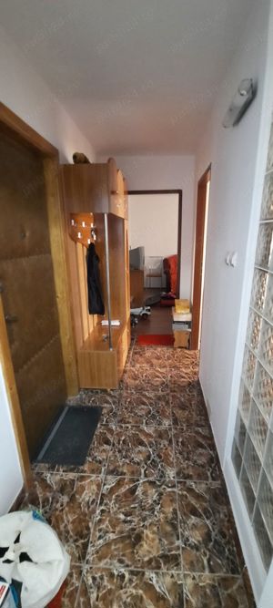 Închiriez apartament 2 camere bloc 4 etaje ,etaj intermediar  - imagine 5