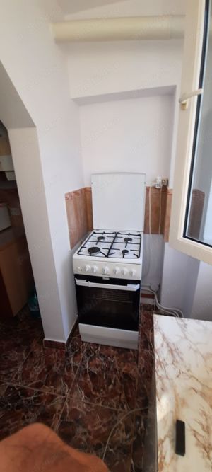 Închiriez apartament 2 camere bloc 4 etaje ,etaj intermediar  - imagine 3