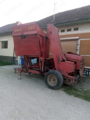 .Vând  mașină de recoltat porumb Zmaj  222