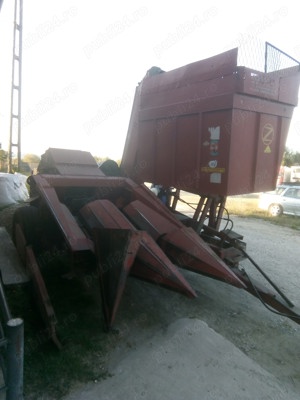 .Vând  mașină de recoltat porumb Zmaj  222 - imagine 2