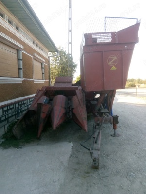 .Vând  mașină de recoltat porumb Zmaj  222 - imagine 3
