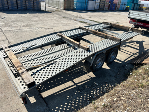 Inchiriez platforma auto