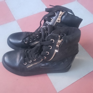 Vând pantofi - balerini femei