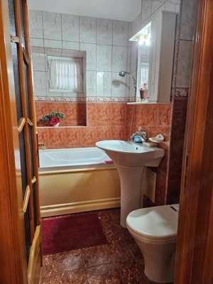 Apartament 4 camere decomandat de închiriat zona Nicolina - imagine 10