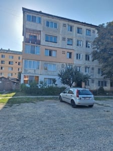 Vand sau schimb  cu casa +diferenta apartament cu 2 camare independentei ,parter - imagine 2