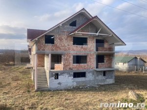 Casă Impresionantă la Roșu, cu Potențial Unic, loc. Mănăstirea - imagine 5