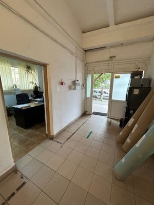 De vanzare cladire in Roman zona centrala , 711mp , pret 400000 euro - imagine 4