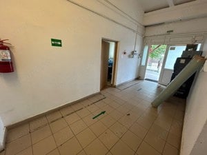 De vanzare cladire in Roman zona centrala , 711mp , pret 400000 euro - imagine 2