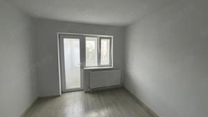 Vand apartament 3 camere Rm Sarat - imagine 2