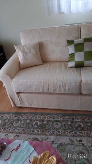 Canapea 3 locuri.