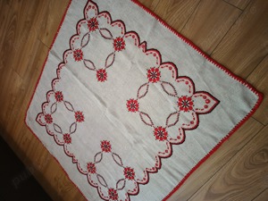 2 Fete masa cusute manual pe etamina mari handmade Vechi - imagine 6