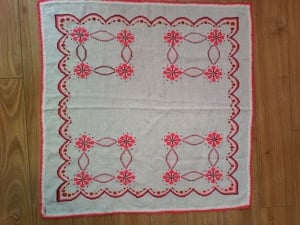 2 Fete masa cusute manual pe etamina mari handmade Vechi - imagine 7