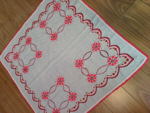 2 Fete masa cusute manual pe etamina mari handmade Vechi - imagine 3