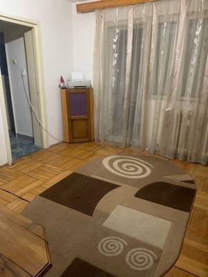 Închiriez apartament cu trei camere  - imagine 5