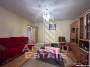 Apartament cu 3 camere, 2 bai, decomandat, situat in zona Buziasului