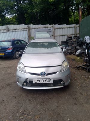 Dezmembrez toyota prius 3 - imagine 3