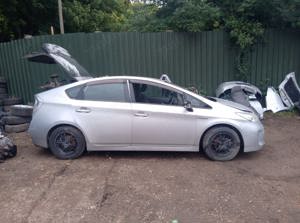 Dezmembrez toyota prius 3