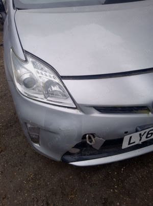 Dezmembrez toyota prius 3 - imagine 5