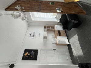 Post de lucru, manichiura pedichiura in salon de infrumusetare - imagine 2