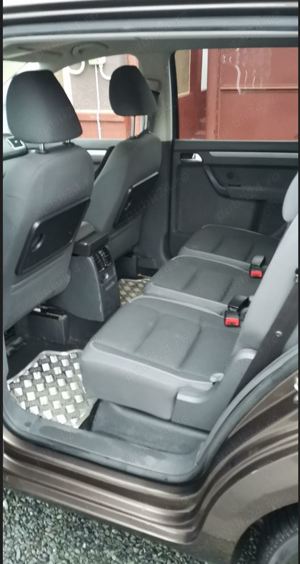 VW Touran 2011, 1.4 TSI 140 cp - imagine 8