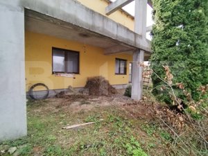 Casa, 6 camere, la rosu, Serbanesti 114.000 euro - imagine 17