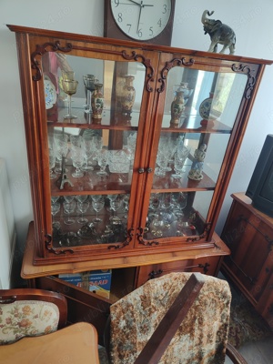 sufragerie din nuc vintage Madrigal