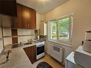 Garsoniera renovata in zona linistita Racadau - imagine 6