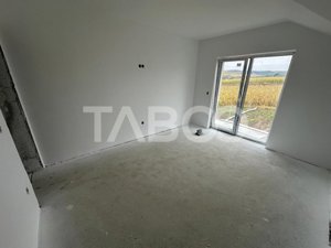 Casa insiruita de vanzare 120 utili 4 camere curte in Sura Mare Sibiu - imagine 1