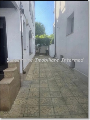 Vila de inchiriat  zona FALEZA NORD