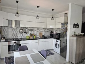 Apartament 3 camere, 2 bai , 2 locuri parcare , balcon 10 mp , zona Albert