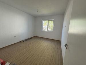 1/2 Duplex Sanmihaiu Roman Despartit Prin Camera Tehnica,3 camere, - imagine 15