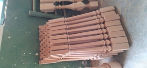 Balustri și stâlpi din lemn pentru scări 