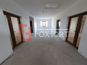 Casa individuala cu 5 camere, teren de 780 mp - Parta - imagine 16