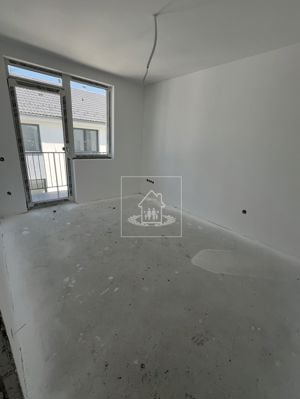 Apartamet la casa insiruita la cheie cu curte si loc de parcare - imagine 4