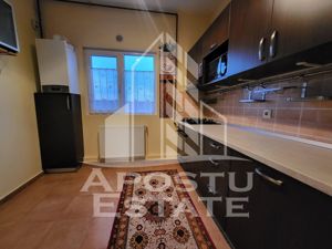 Apartament cu 4 camere, centrala proprie, zona Bucovina - imagine 2