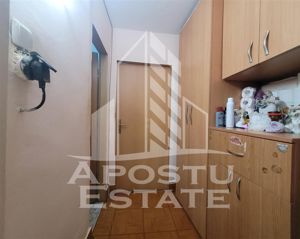 Apartament cu 3 camere, 2 bai, centrala proprie, zona Bucovina - imagine 8