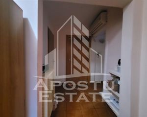 Apartament cu 3 camere, 2 bai, centrala proprie, zona Bucovina - imagine 3