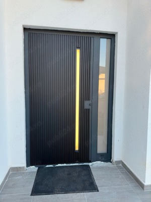 Usi Premium Grecia ,Ușile coplanare și pivotante Doorway de Exterior 