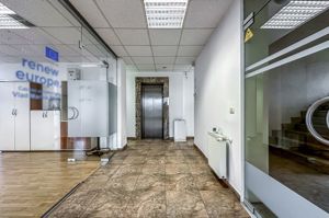 Închiriere spațiu de birouri premium în centru Arad - imagine 7