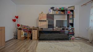 Apartament două camere decomandat la intrare în Răcădău!