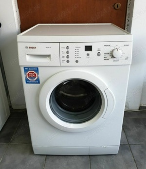 Masina de spălat rufe Bosch. 