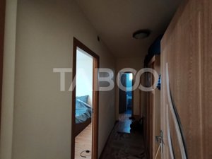 Apartament semidecomandat 3 camere etaj intermediar de vanzare  - imagine 4