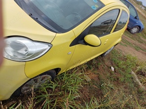 Dezmembram peugeot 107  1000 benzina - imagine 4