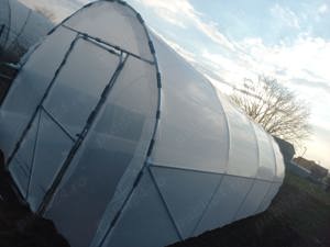 Distribuim solarii legume complete structura galvanizata folie UV 180 microni 3 ani garantie kit com