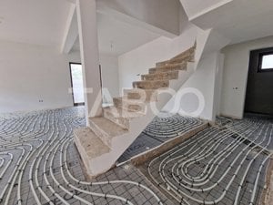 Casa individuala 506 mp teren terasa garaj si curte Selimbar - imagine 12